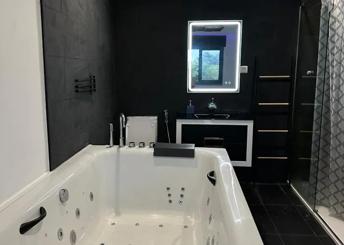 Apartamento Compartilhado Sendo Suite E Jacuzzi Privada