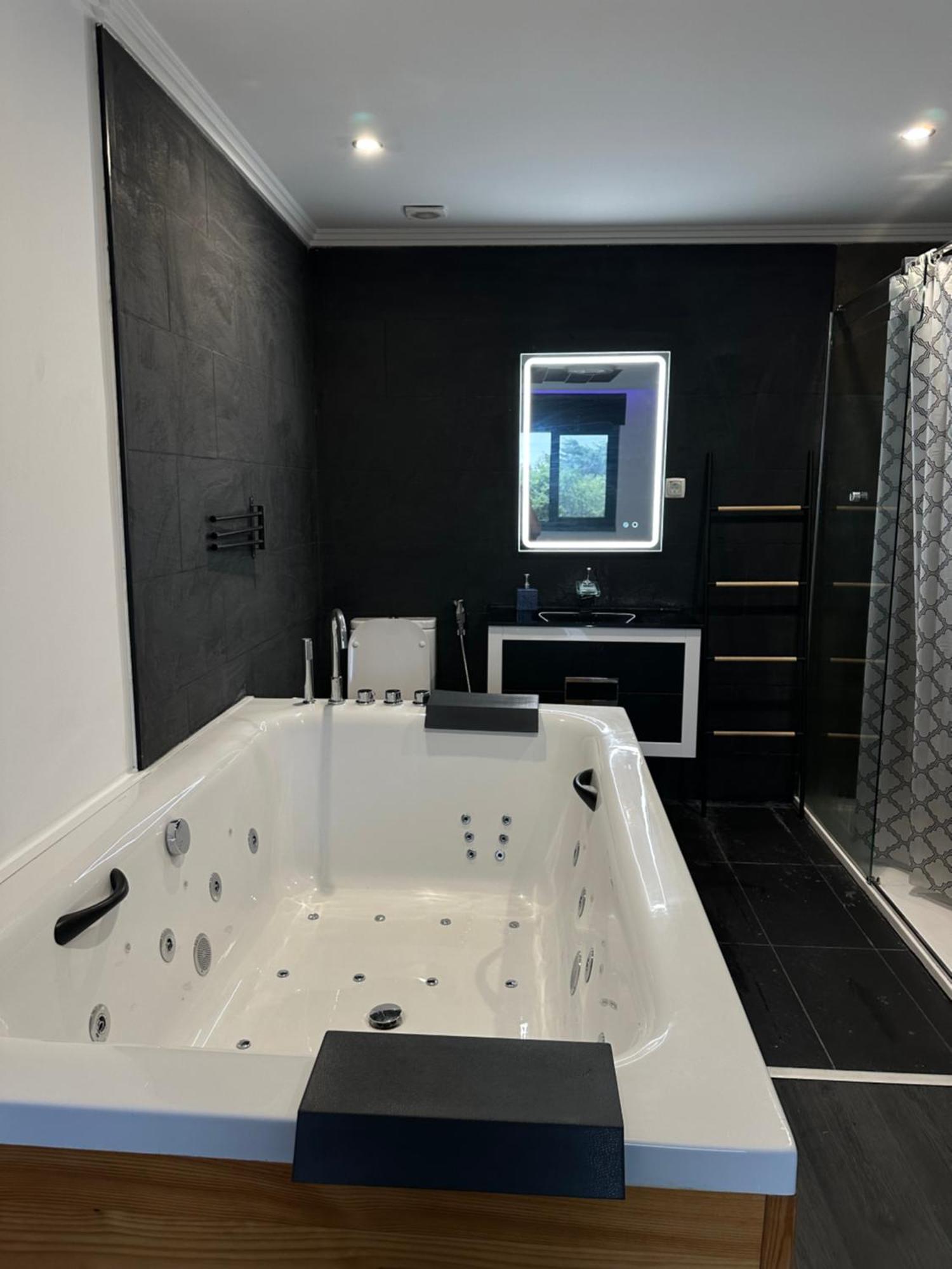 Compartilhado Sendo E Jacuzzi Privada Lisboa